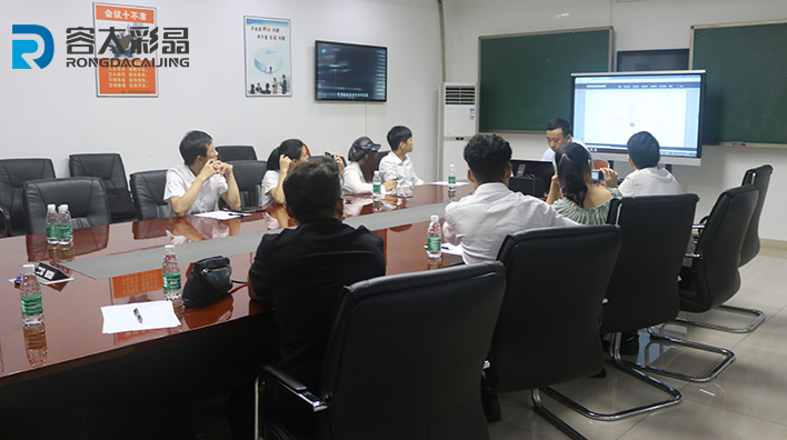 Rongda Colour Crystal Technology Director trains customer team on the software and hardware usage of multi-media touch-in-one machine！